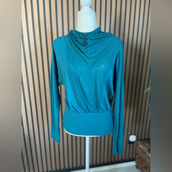 Free People Movement Tap In hooded layering top in Jewel - Picture 2 of 6